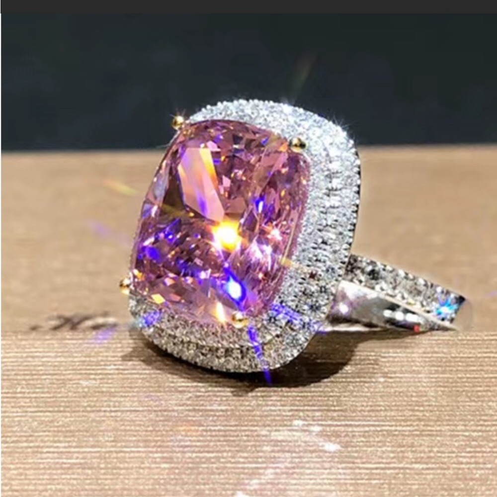 NWOT Large Pink Zircon Ring SZ6